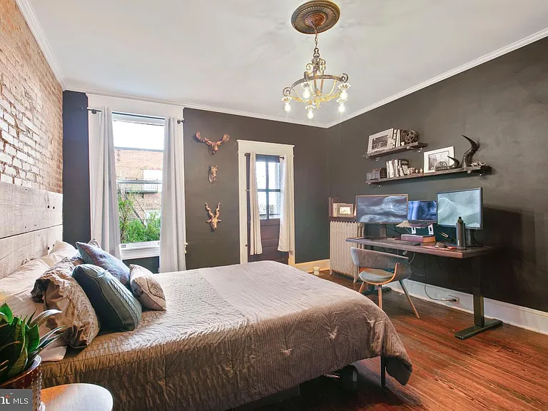 2827 Guilford Ave — Photo 3
