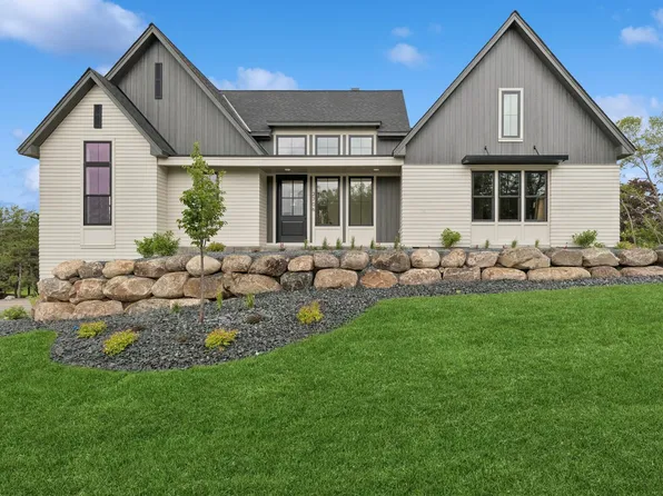 2850 Victoria St N, Saint Paul, MN 55113