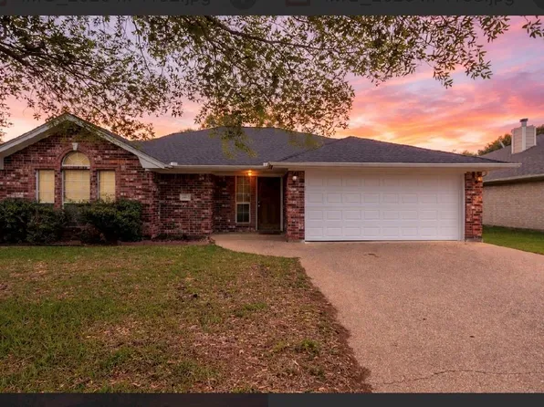 4802 Treadgold Ln, Bryan, TX 77802