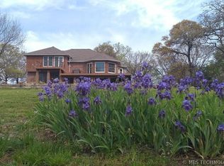 109 Woodland Rd, Coffeyville, KS 67337