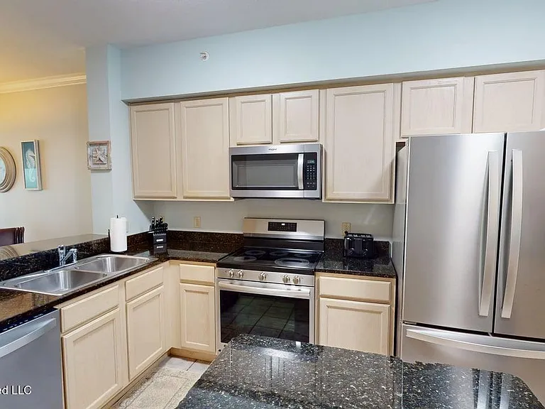 2230 Beach Dr #706 — Photo 10