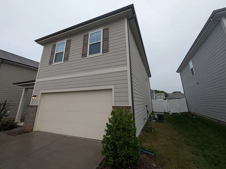 3030 Eastcott Ave — Photo 11