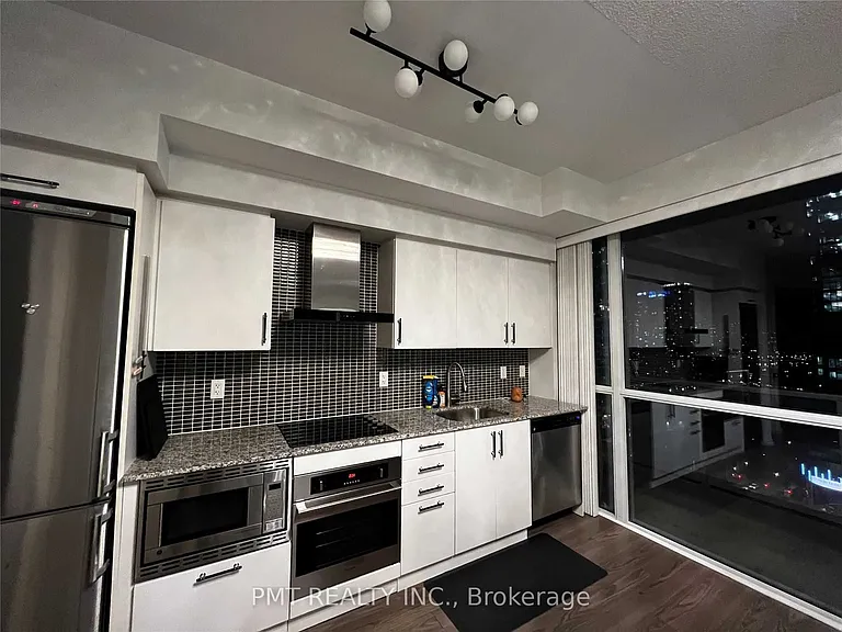 352 Front St W #2014 — Photo 6