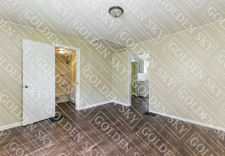 2909 S Franklin St — Photo 4