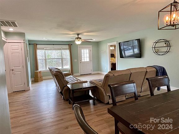 3rd image of 317 Maryland Dr