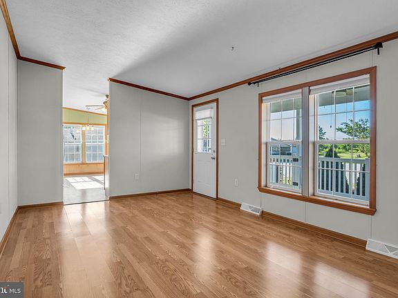 5th image of 16 Orchard Ave