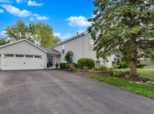 810 Red Bridge Rd, Lake Zurich, IL 60047