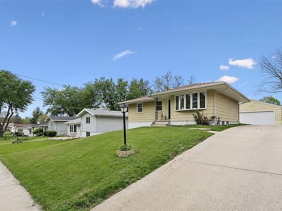 2nd image of 722 E Diehl Ave