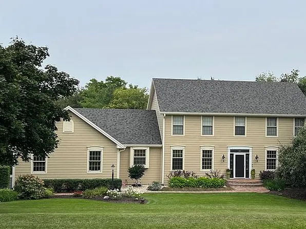 12148 Carberry Ln, Roscoe, IL 61073