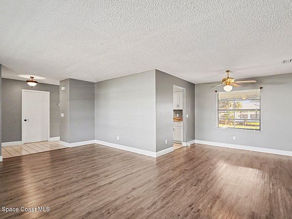 3rd image of 1690 Lara St NE
