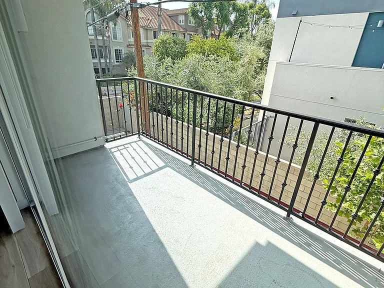 10934 Peach Grove St #201 — Photo 92
