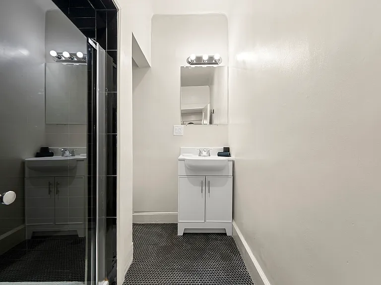 700 706th Avenue Csuite #1 — Photo 16