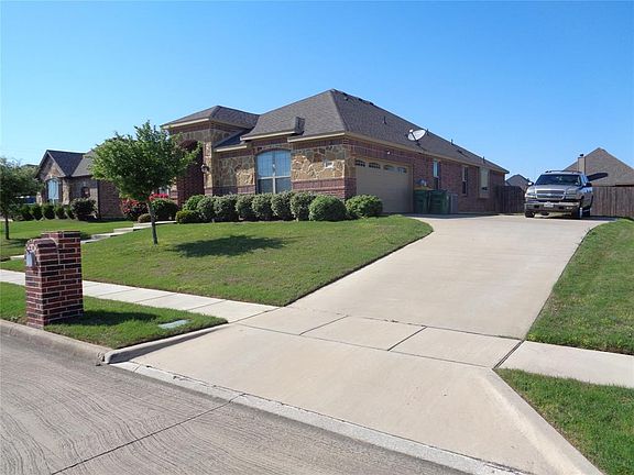 3rd image of 307 Mary Ct