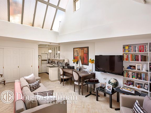 4th image of 31 Gramercy Park S APT B