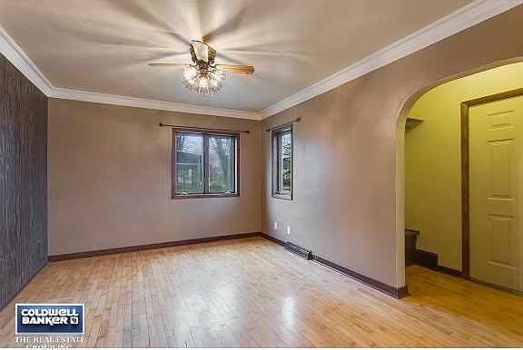 Living Room w/view of entrance
