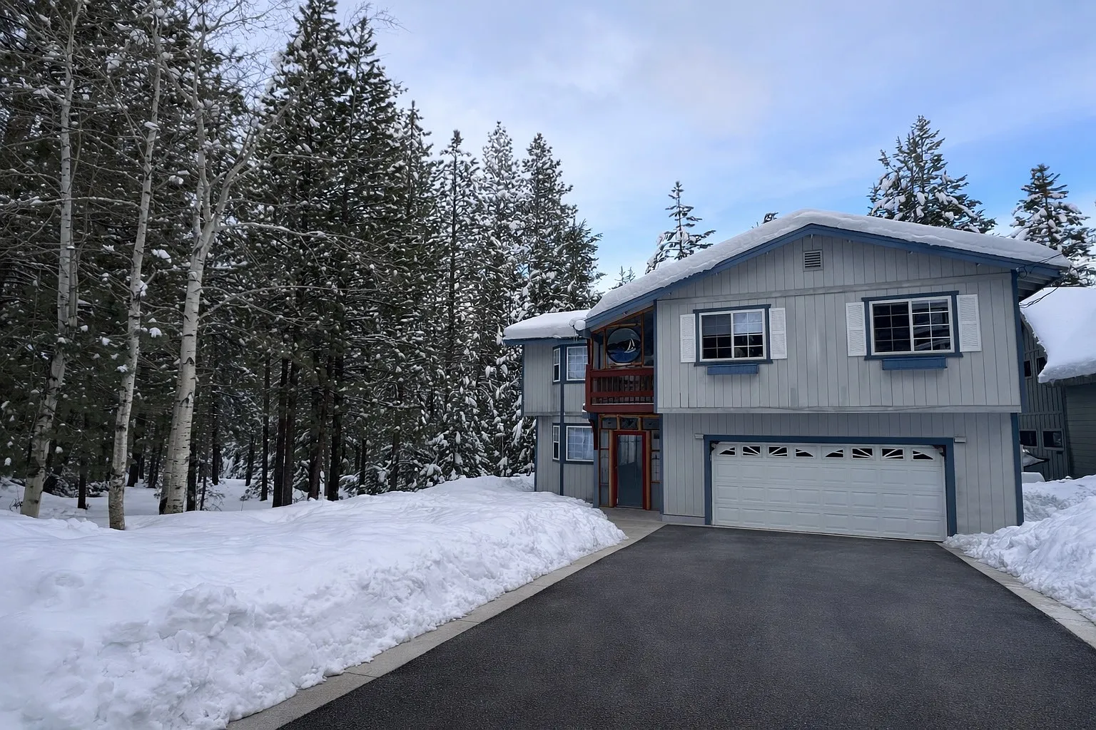 4 bed, 2.5 bath, 2264 sqft, $3,800 — Photo 1