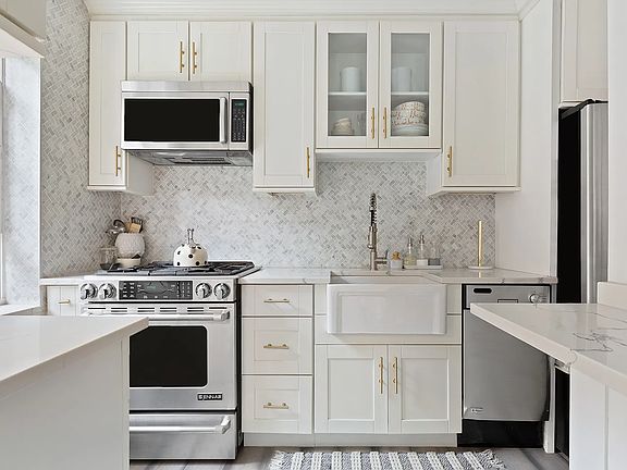 3rd image of 245 Henry St APT 1I