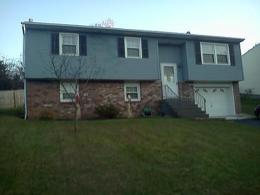 7 Barber Dr, East Greenbush, NY