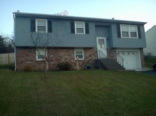 7 Barber Dr, Rensselaer, NY 12144