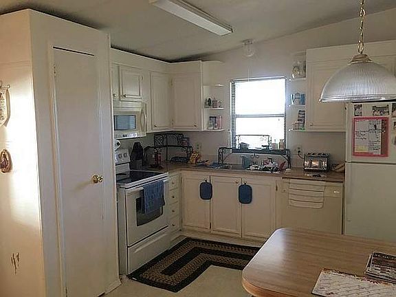 2nd image of 135 Sea Fern Dr