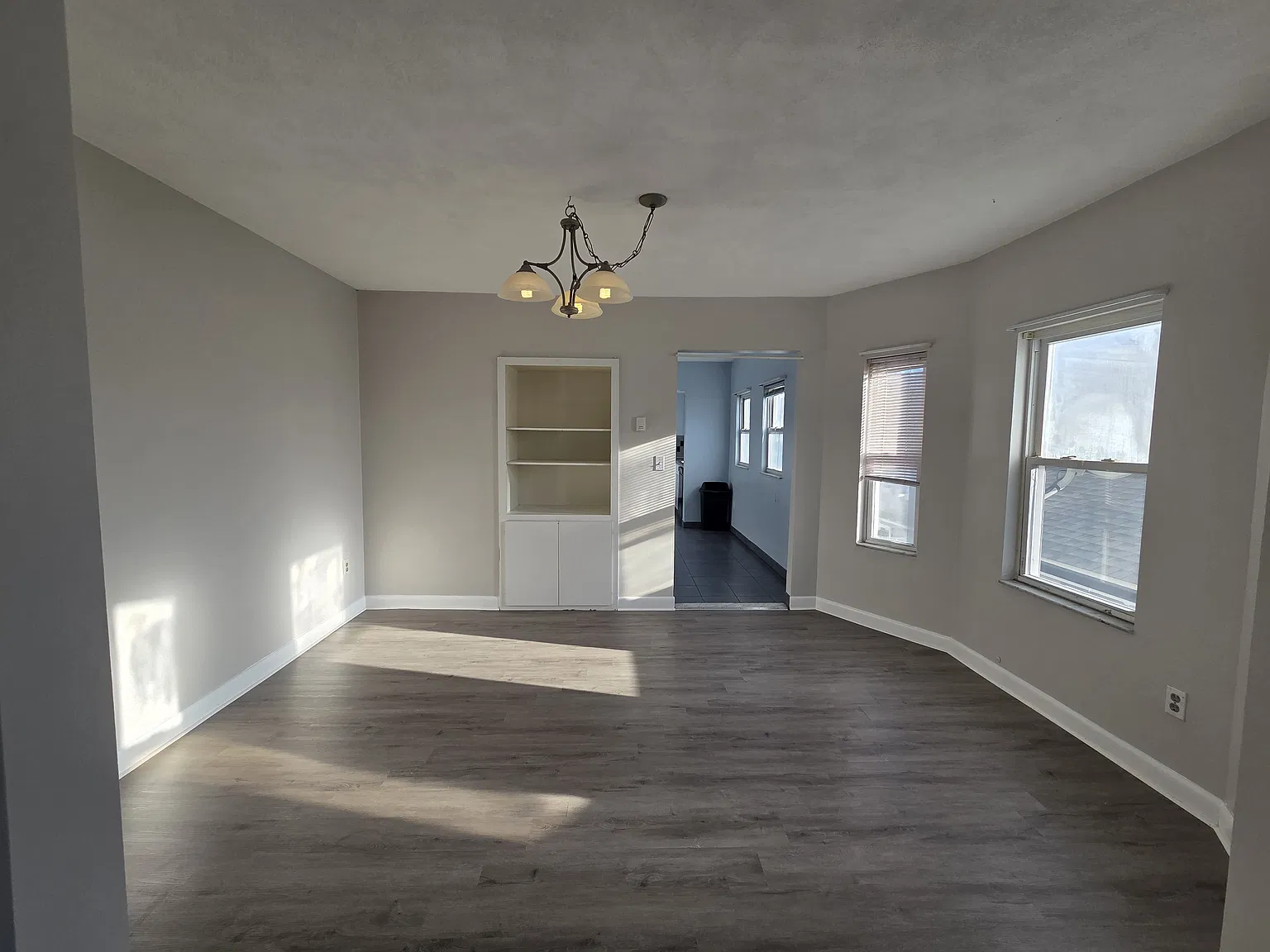 2 bed, 1000 sqft, $2,300 — Photo 3