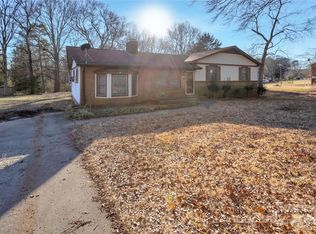 701 Robinson Clemmer Rd, Dallas, NC 28034