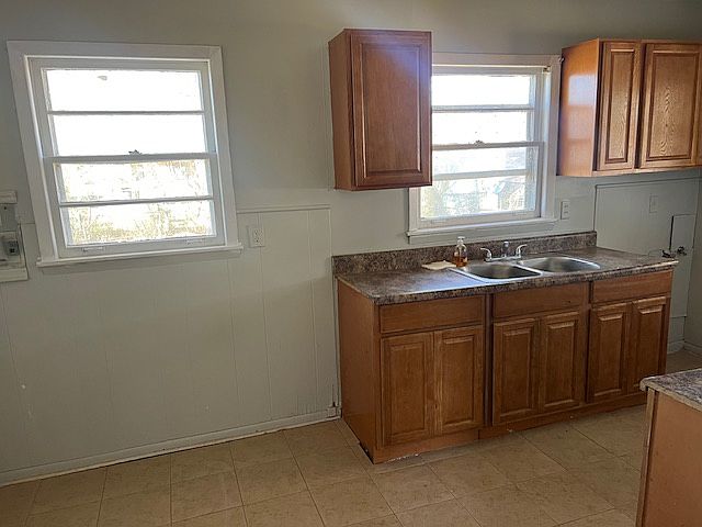 2nd image of 2715 Marlene St