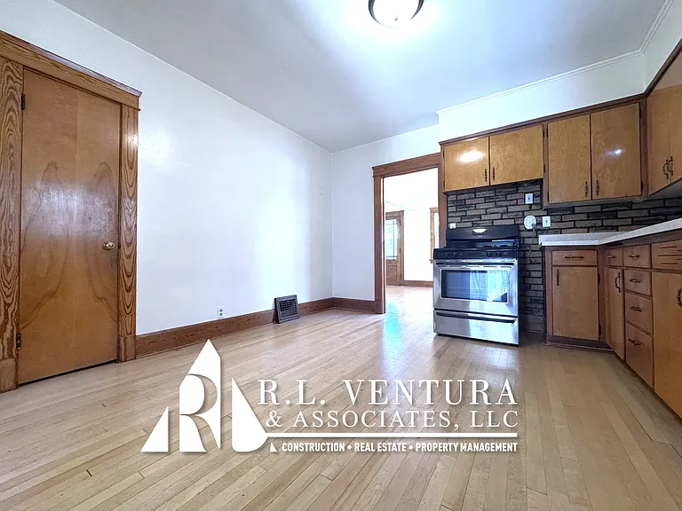 2418 Lasalle St #1/2 — Photo 13