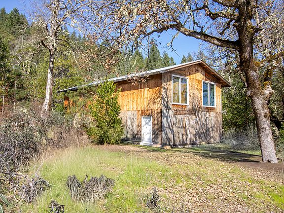 2nd image of 252 Warren Rd