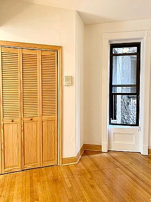 3rd image of 166 W 107th St APT 2D