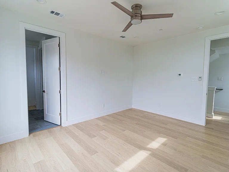 4210 Roseland Ave #101 — Photo 23