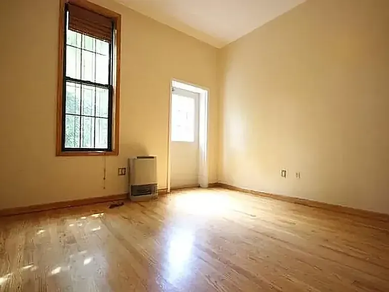304 Stanhope St #1R — Photo 4