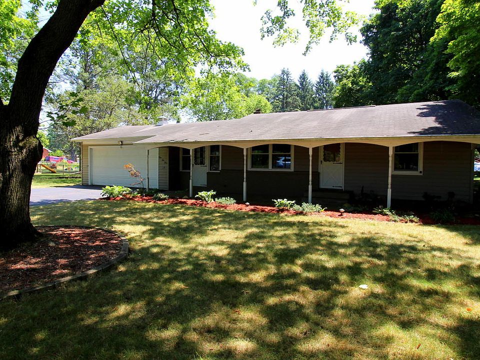 1st image of 121 Leonard Dr