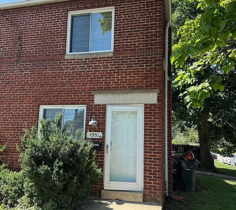 4945-4951 N High St