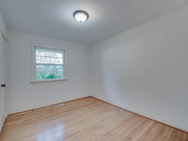 121 Winston Dr — Photo 18