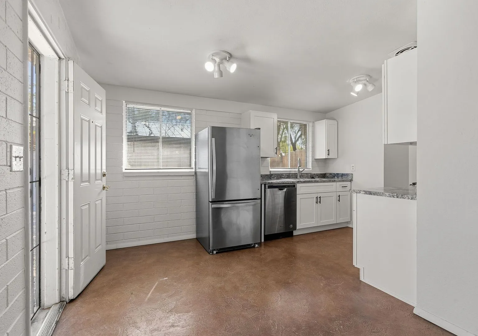 1515 Blacklidge — Photo 1