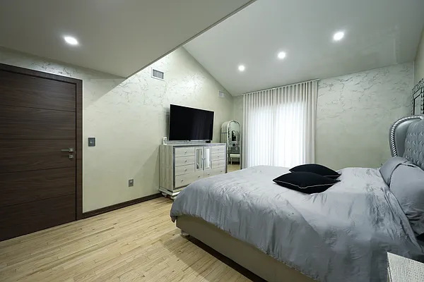 Sold by Remax City Square | media 14