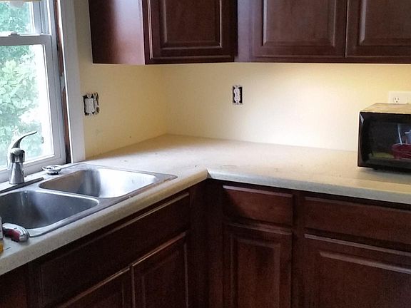 3rd image of 1327 Carolyn Ave