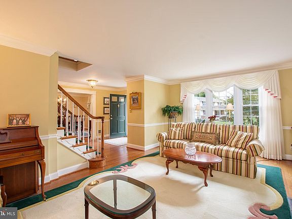 4th image of 7 Crenshaw Dr