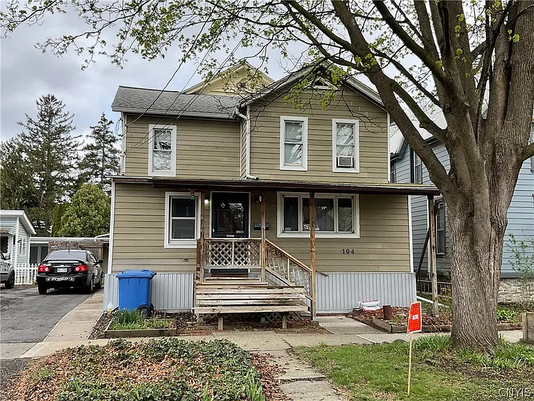 104 Franklin St — Photo 1