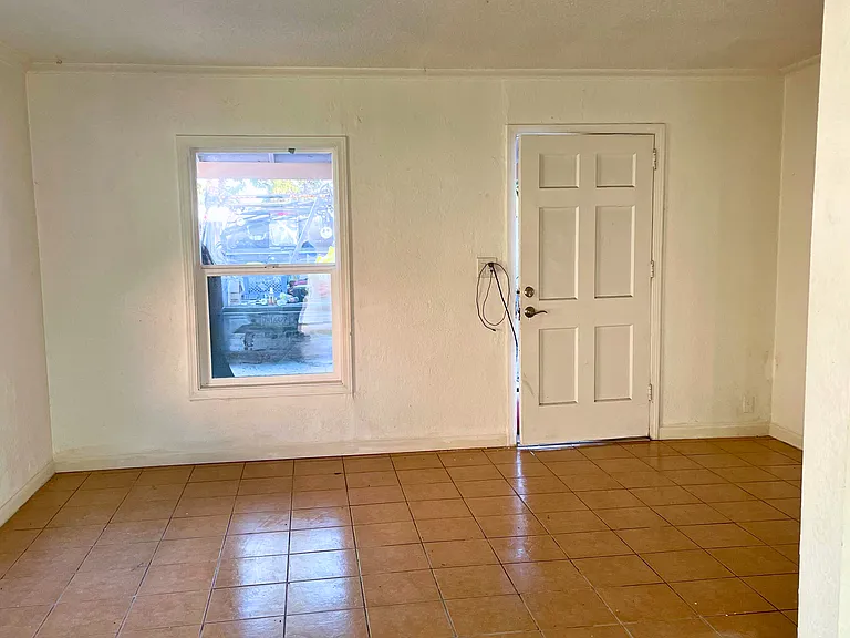 18957 Saticoy St #6 — Photo 7