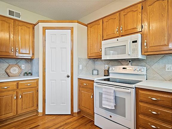 5th image of 5317 NE Sunshine Dr