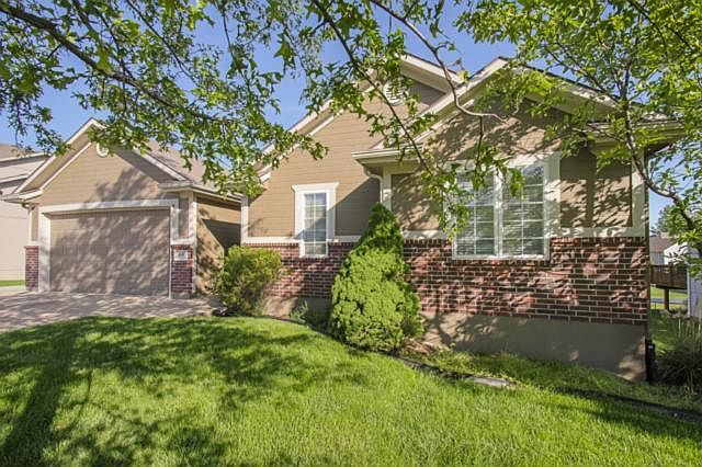 1st image of 816 Lakeview Dr
