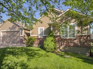 816 Lakeview Dr, Grain Valley, MO 64029