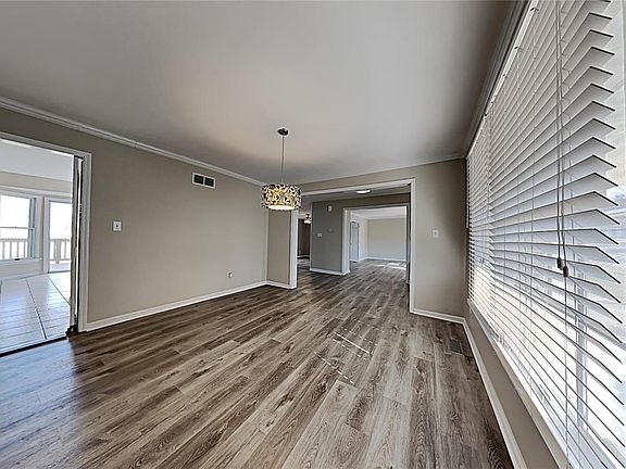 3rd image of 18127 Edgewood Cir