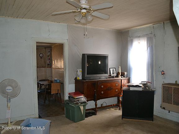 3rd image of 604 Pancoast St