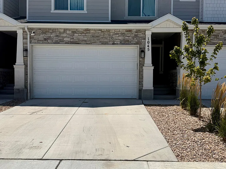 1045 W Broadleaf Dr — Photo 1