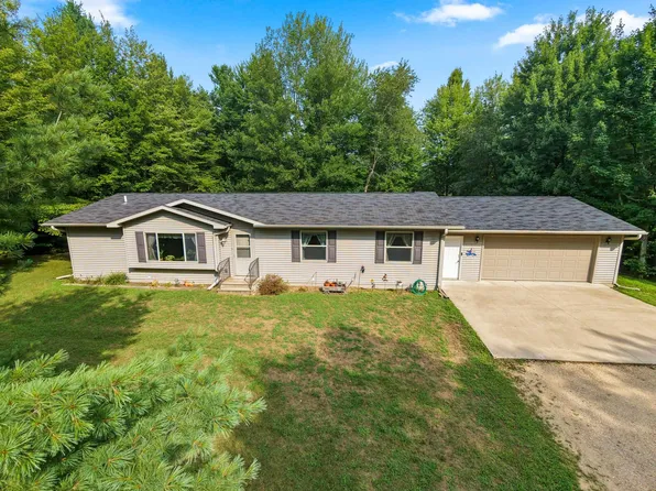 W5065 Rainbow Cir, Shawano, WI 54166