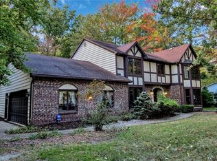 85 Scattertree Ln, Orchard Park, NY 14127