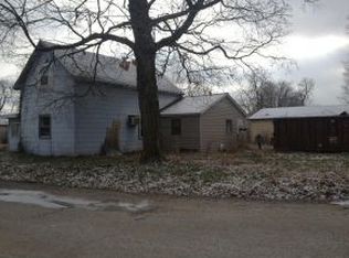 1062 N Madison St, Kewanna, IN 46939